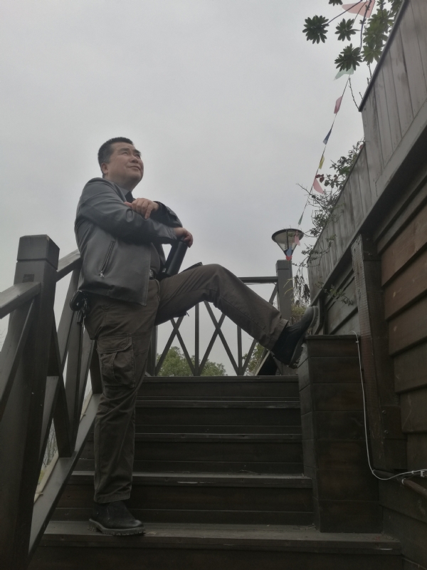 孤单背影的第一张照片--长沙相亲服务中心