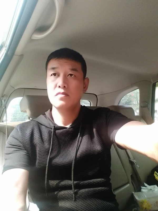 深爱的疯子的第一张照片--长沙相亲服务中心