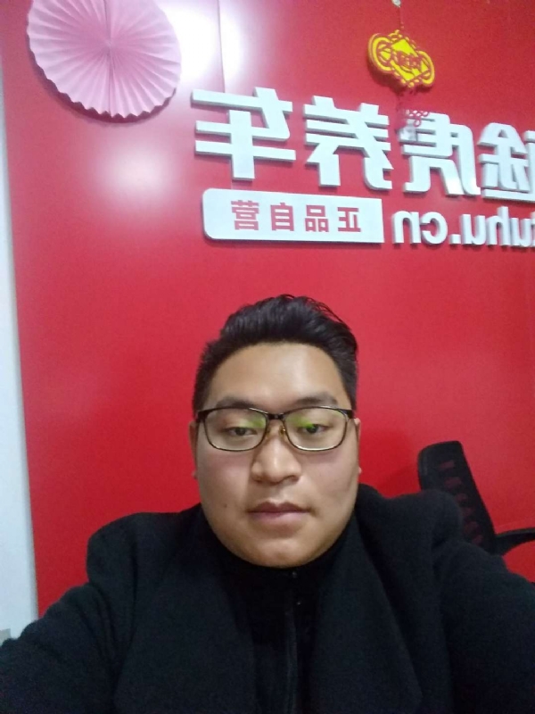 向上倾斜45度的第一张照片--长沙相亲服务中心