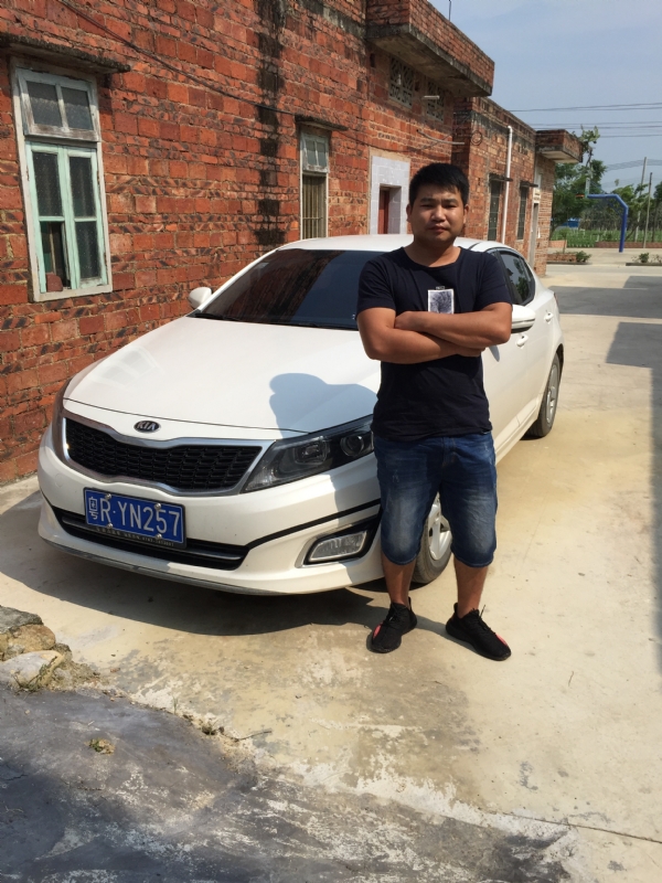 独坐街头的第三张照片--长沙相亲服务中心