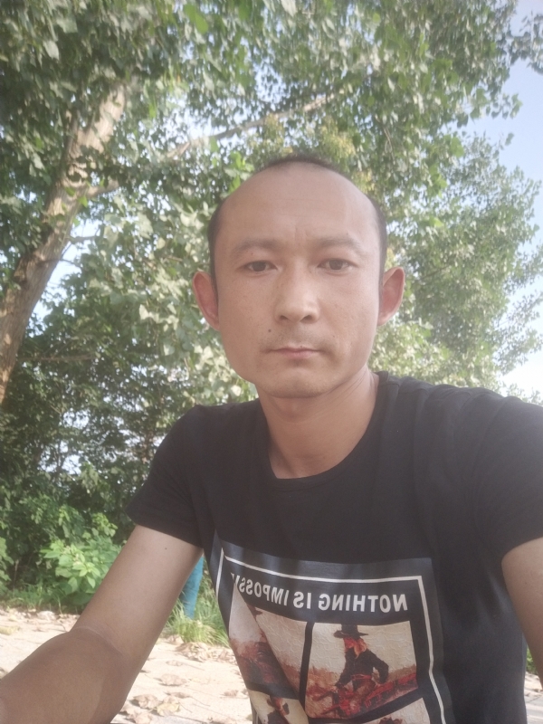 80大叔的第一张照片--长沙相亲服务中心