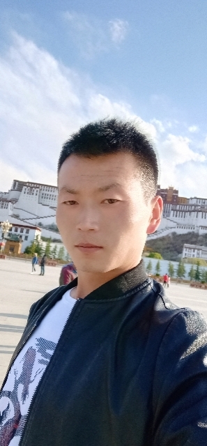 阳光下的小草的第二张照片--长沙相亲服务中心