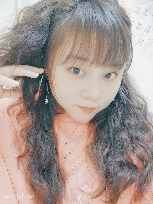 艾薇儿的第一张照片--长沙相亲服务中心