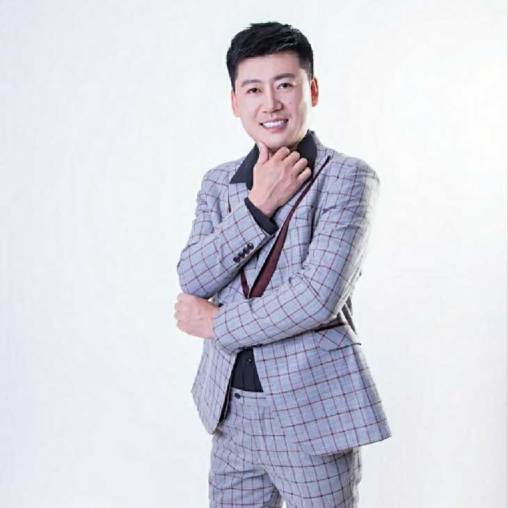 屋顶拾荒人的第一张照片--长沙相亲服务中心