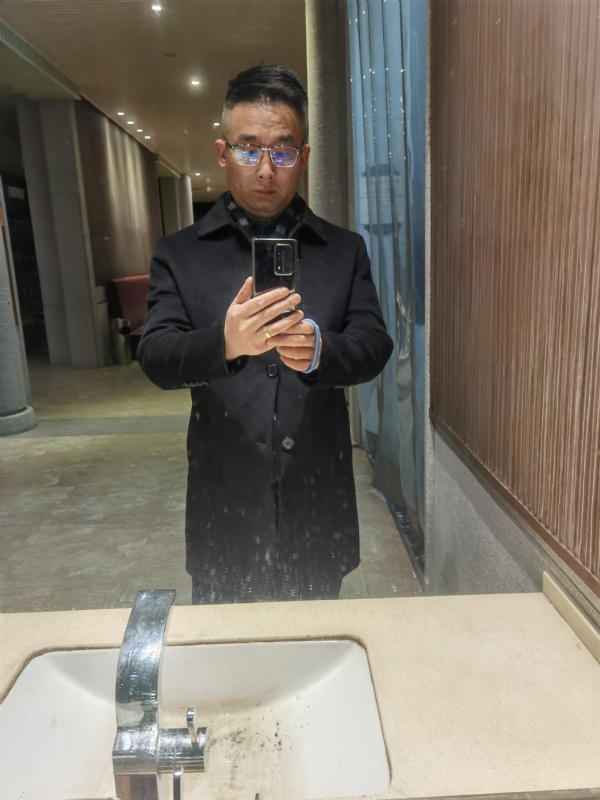 孤独尘埃的第一张照片--长沙相亲服务中心