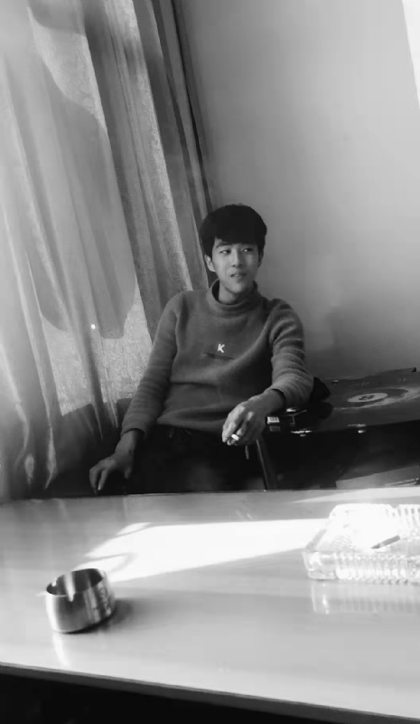 酷似小丑的第二张照片--长沙相亲服务中心