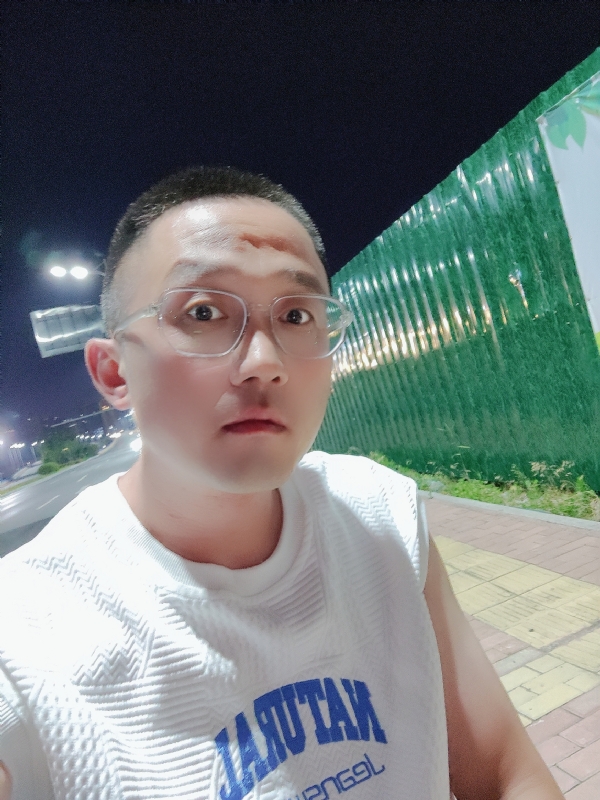 清风烈酒的第一张照片--长沙相亲服务中心