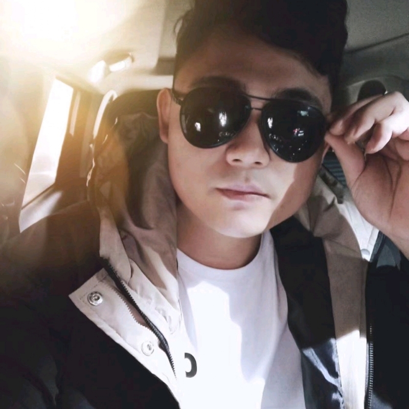 高大威武的第三张照片--长沙相亲服务中心