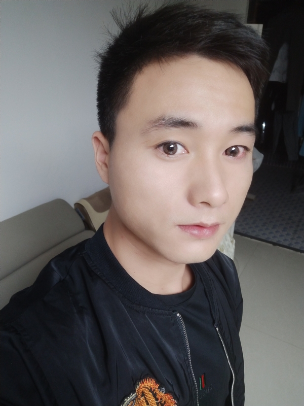 何凡的第三张照片--长沙相亲服务中心