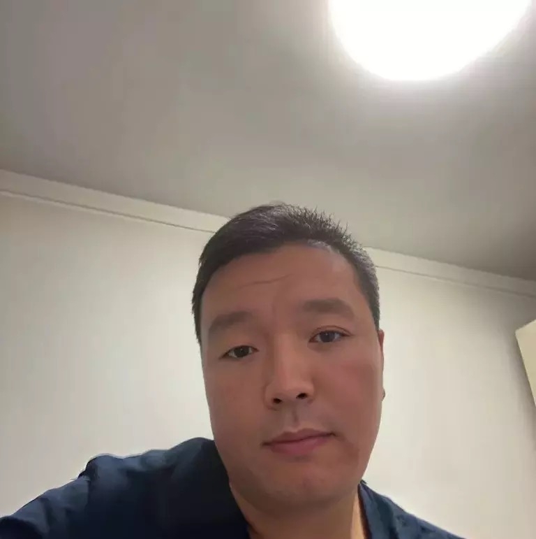 穿唐装的松鼠的第一张照片--长沙相亲服务中心