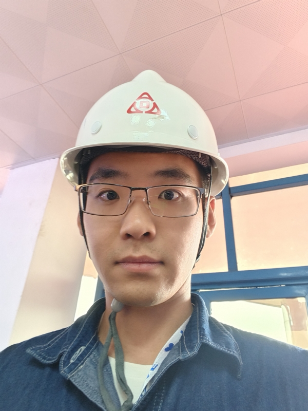 何鹏宇的第二张照片--长沙相亲服务中心