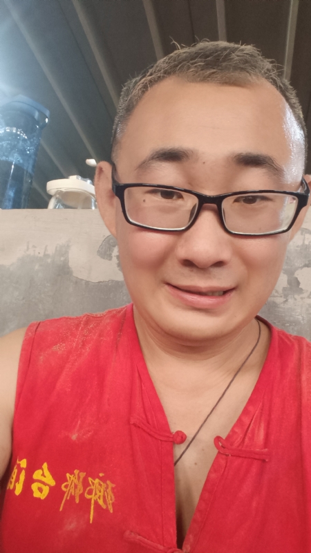 黑黑一笑的第二张照片--长沙相亲服务中心