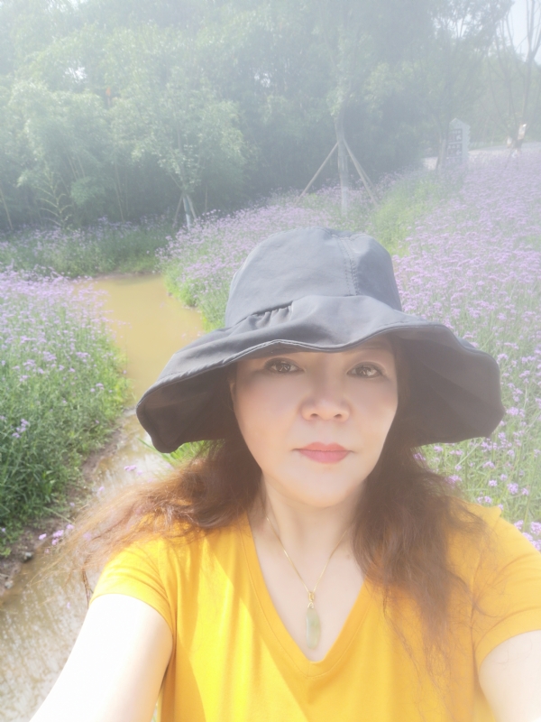 宛霞的第三张照片--长沙相亲服务中心